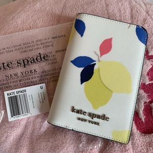-SOLD- 🆕 Kate Spade Cameron Passport Holder